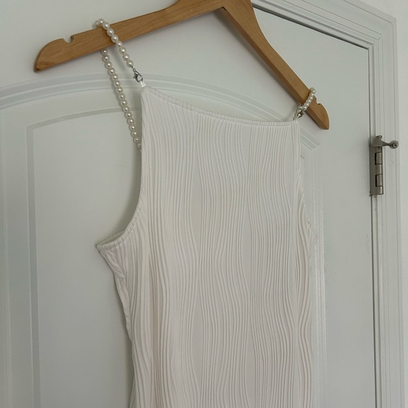 White Ripple Texture Body-con Dress - Picture 3 of 9